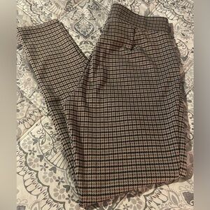 LOFT GREY WITH BLACK AND PINK PATTERNED LEGGINGS SIZE SMALL